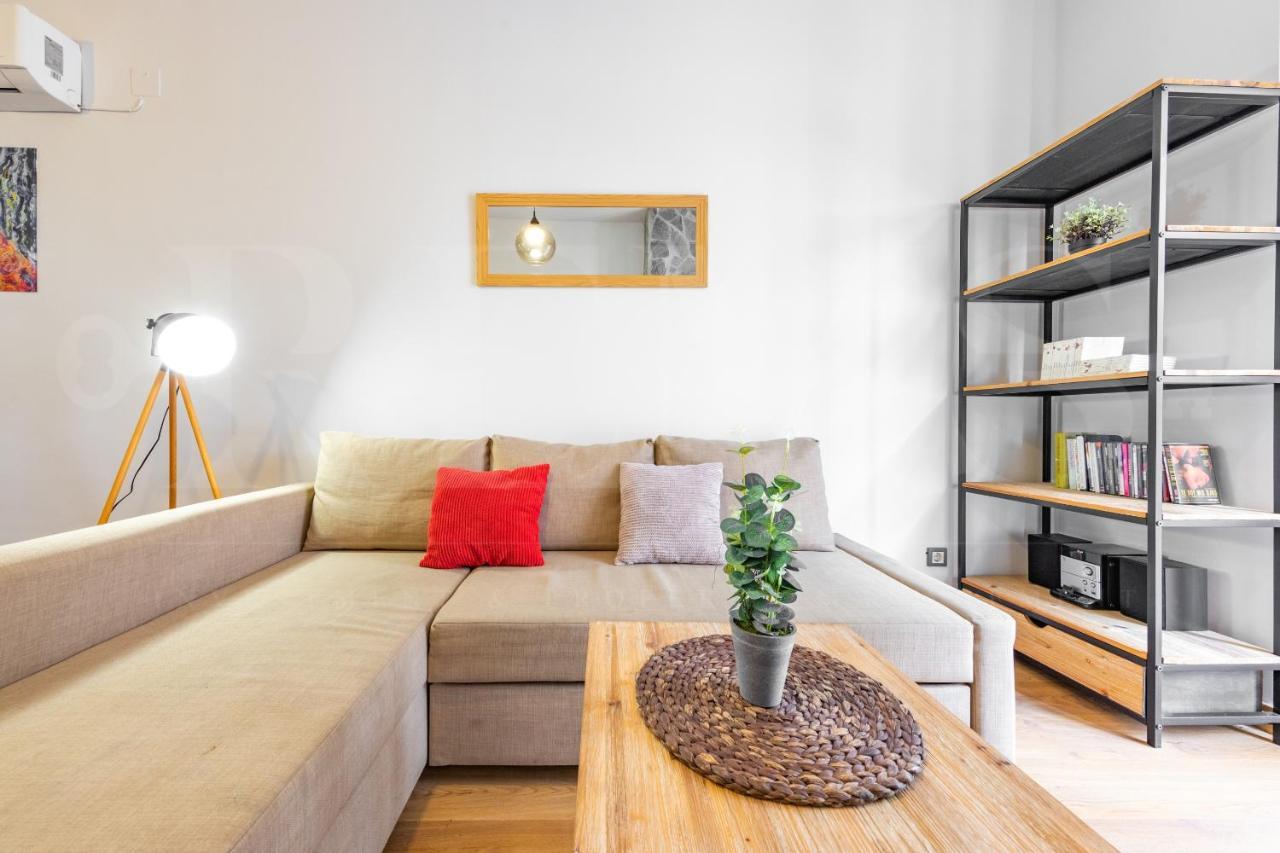Апартаменты Cozy Flat With Common Pool & Parking - Center By Rems Малага Экстерьер фото
