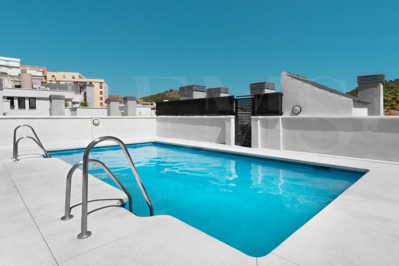 Апартаменты Cozy Flat With Common Pool & Parking - Center By Rems Малага Экстерьер фото