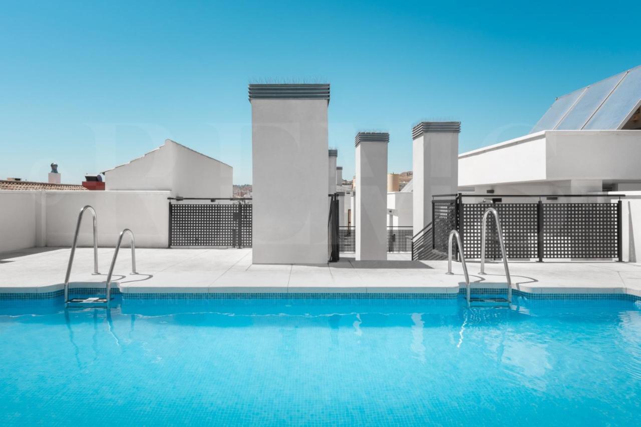 Апартаменты Cozy Flat With Common Pool & Parking - Center By Rems Малага Экстерьер фото