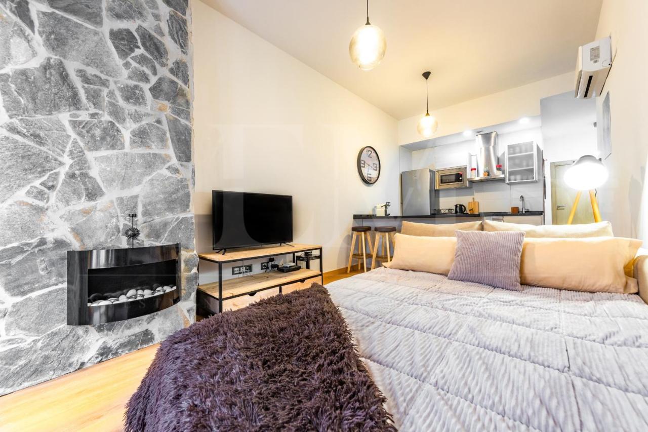 Апартаменты Cozy Flat With Common Pool & Parking - Center By Rems Малага Экстерьер фото
